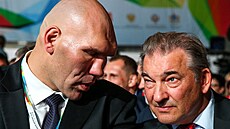 Poslanci ruské Státní dumy a bývalí sportovci, hokejový gólman Vladislav...