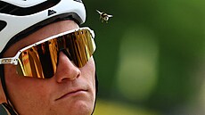 Prbný lídr celkové klasifikace Mathieu van der Poel (Alpecin) na startu...