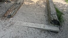 Na okrajích doskoit je naznaeno, kam a doskoí teba my, veverka nebo...
