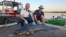 N�mecký policista zast�elil sumce v jeze�e Brombach