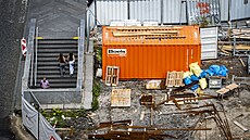 Horní ást Václavského námstí je u rok kompletn rozkopaná. (23. ervna 2025)