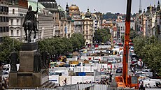 Horní ást Václavského námstí je u rok kompletn rozkopaná. (23. ervna 2025)