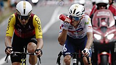 Benjamin Thomas a Mattéo Vercher v úniku bhem první etapy Tour de France.