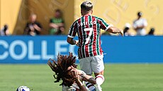 Obránce Chelsea Marc Cucurella v bolestivé grimase po setkání s Yefersonem...