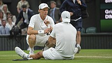 Jannik Sinner zjiuje, jak váné zranní si Grigor Dimitrov pivodil.
