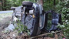 idika u Kuívod nezvládla prjezd zatákou a vyletla ze silnice do píkopu....