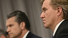 Námstek amerického ministra obrany Elbridge Colby po boku amerického ministra...