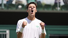 Radost Jakuba Meníka po vítzství ve druhém kole Wimbledonu