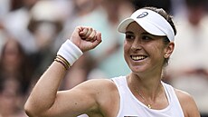 výcarka Belinda Bencicová se raduje z vítzství ve tvrtfinále Wimbledonu.