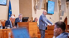 Ministr �kolství za hnutí STAN Mikulá� Bek p�i jednání Senátu (3. �ervence 2025)