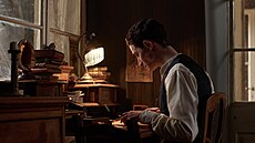 V zá�í p�ijde do �eských kin nový film o spisovateli Franzi Kafkovi s názvem...