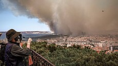 Nedaleko Marseille vypukl rozsáhlý poár. (8. ervence 2025)
