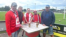 Fanouci Slavie v rakouském Bad Wimsbachu: Pijeli jsme z Liberce, z Loun, z...