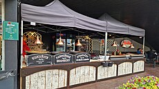 Festivalové stánky s oberstvením se letos pipravily na zákazníky, ti mají...