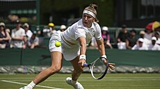 Karolína Muchová bhem 1. kola Wimbledonu