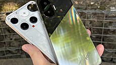 Nothing Phone (3) a Poco F7