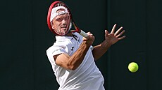 Tomá Machá ve druhém kole Wimbledonu.