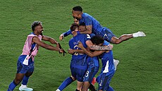 Fotbalisté al-Hilálu slaví výhru nad Manchesterem City.