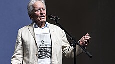 Michael Douglas vypráví, jak se v sedmdesátých letech dostal k Miloi Formanovi...