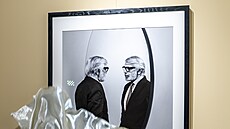 V karlovarské Sparkasse Gallery odhalilo vedení festivalu spolu s autorem Tonem...