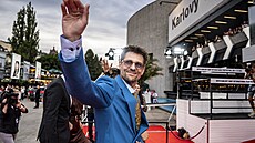 Juraj Loj zdraví filmové nadence cestou k slavnostnímu uvedení filmu Sbormistr...
