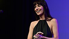 Dakota Johnsonová uvádí v karlovarském divadle snímek Splitsville (5. �ervence...