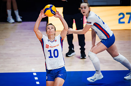Kateina Valková pihrává bhem utkání Ligy národ s Belgií.