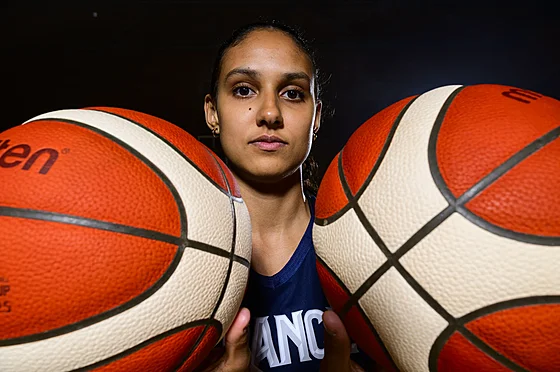 Francouzská basketbalistka Ainhoa Risacherová.