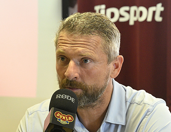 Sportovní editel Martin Haek na pedsezonní tiskové konferenci Dukly Praha.