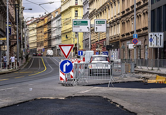 Rekonstrukce Plzeské ulice, jedné z páteních komunikací v Praze 5, postoupí...