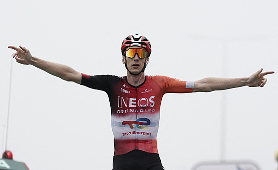 Thymen Arensman vítzí ve 14. etap Tour de France.