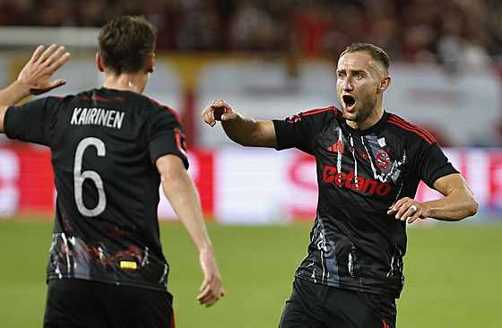 Sparanský útoník Jan Kuchta slaví svou trefu v utkání s Jabloncem.