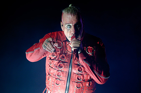 Charismatický zpvák nmecké kapely Rammstein Till Lindemann na festivalu...