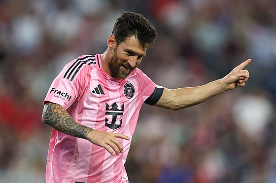 Lionel Messi slaví branku proti New England Revolution.