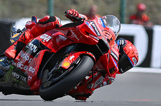 Marc Márquez bhem kvalifikace na Velkou cenu eské republiky v Brn.
