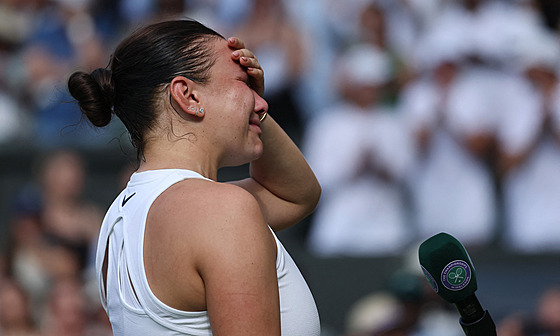 Amanda Anisimovová pláe kvli prohe 0:6, 0:6 ve finále Wimbledonu.