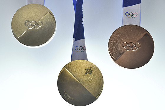 Sada medailí na zimní olympijské hry v Milánu a Cortin�.