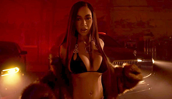 Raperka Bhad Bhabie ve svém videoklipu Ms. Whitman (25. února 2025)