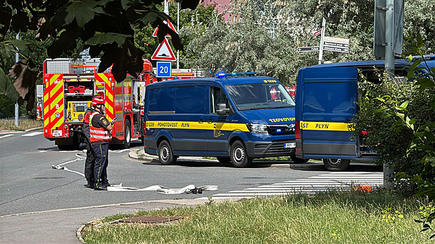 V pražských Hlubočepích uniká plyn z kanalizace. Hasiči uzavřeli nejbližší okolí