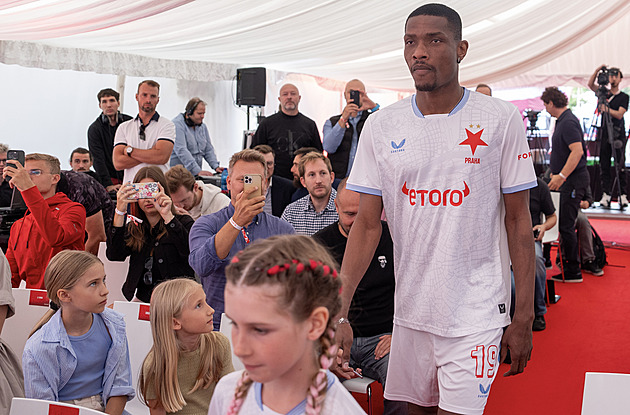 Slavia řeší obránce. Ogbu si poranil sval, může nastat čas pro návrat Deliho?