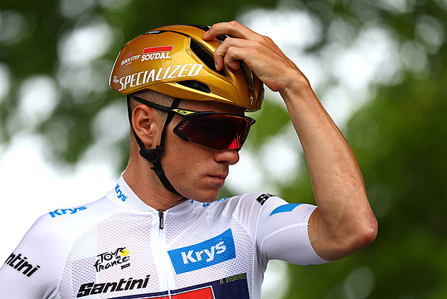 Jsem jen člověk, vzkázal Evenepoel. Na Tour startoval se zlomeným žebrem