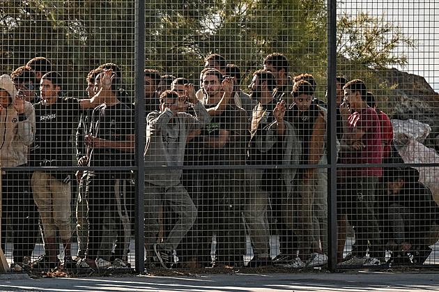 Debakl unijní delegace. Libyjci vyhostili komisaře, Řecko dál čelí přílivu migrantů