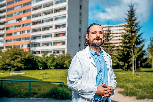 Záhada únavového syndromu. Imunolog líčí vliv infekcí i možnosti nových léků