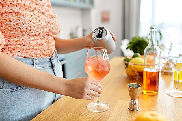 Průzkum ukazuje, že Češi nevnímají reklamu jako hlavní faktor spotřeby alkoholu