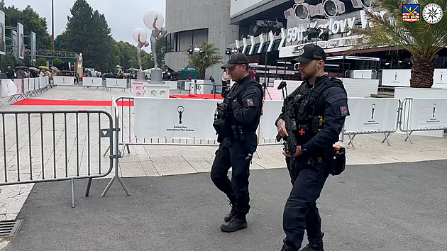 Nezvaný nocležník v autě i šarvátky. Filmový festival zaměstnává policii