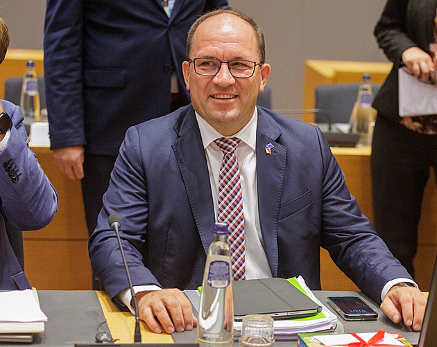 Krvavá tlačenka vrací úder. Výborného křížová výprava proti „vegy podvodům“ dorazila do Bruselu