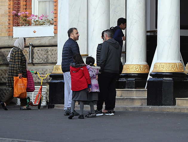 Tisíce Afghánců se do Británie dostaly díky tajnému programu, zveřejnil Londýn