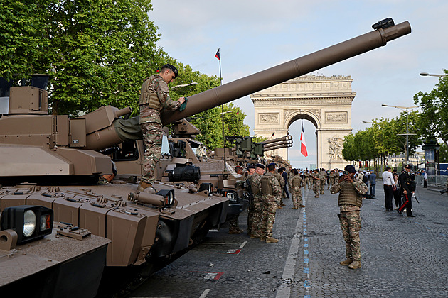 Francie dá armádě stamiliardy navíc. Válka s Rusy je má hlavní obava, říká šéf štábu
