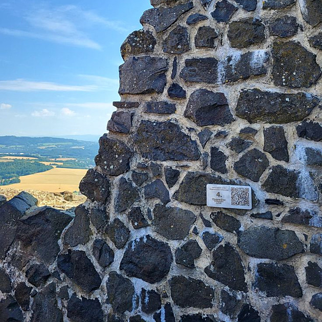 Herní svět Kingdom Come porovnají návštěvníci Trosek s realitou díky QR kódům
