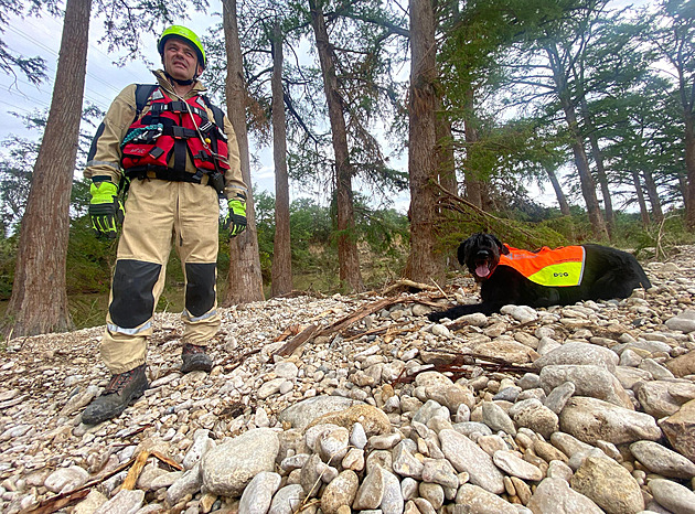 Do zničeného Texasu přijeli čeští hasiči. Hledají pohřešované po záplavách